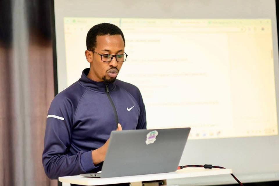 Data Collection and Familiarization Roundtable Discussion, photograph 16